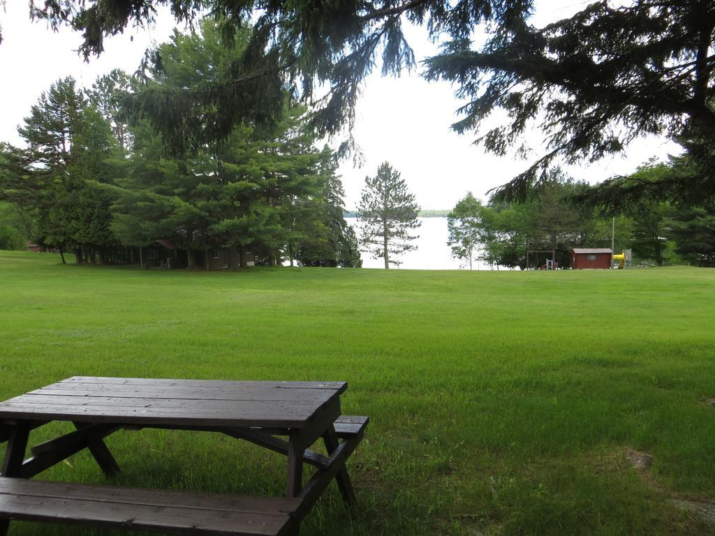 Bondi Village Cottage Resort Lake of Bays מראה חיצוני תמונה
